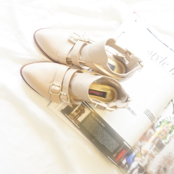 Nude Pointed Toe Booties - Picture 4 of 7